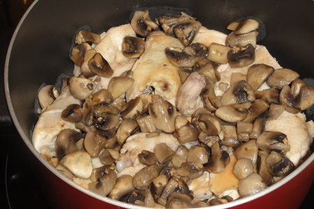 Курица с грибами сметанном соусе: шаг 6