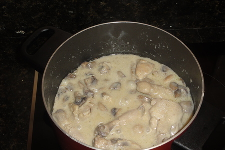 Курица с грибами сметанном соусе: шаг 8