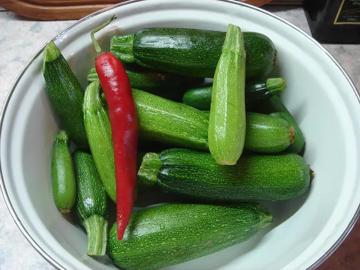 Маринованные кабачки (очень быстро): шаг 1