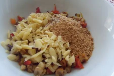 Соус "бегенди"-пюре из баклажанов с мясными рулетиками в томатном соусе.: шаг 4