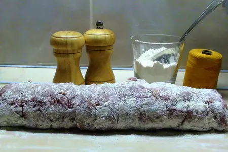 Рулет из говядины с сыро-копчёным окороком и овощным соусом.: шаг 7
