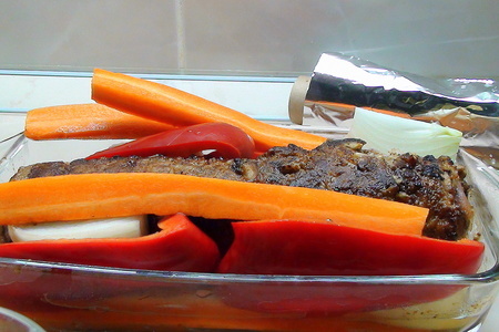 Рулет из говядины с сыро-копчёным окороком и овощным соусом.: шаг 8
