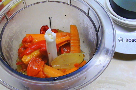 Рулет из говядины с сыро-копчёным окороком и овощным соусом.: шаг 9
