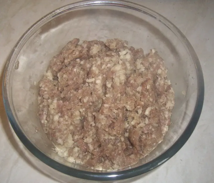 Мясные конкильони в томатной заливке: шаг 1