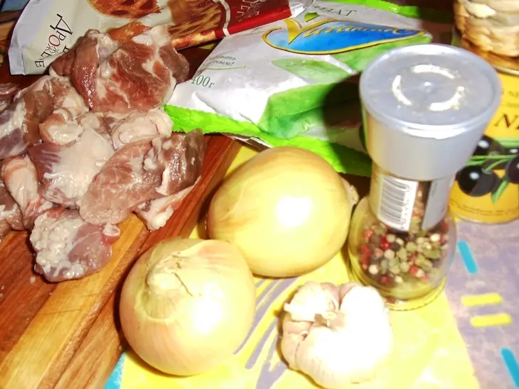 Конвертики с шпинатом, мясом и маслинами+ салат из вешенок  (дуэль): шаг 1