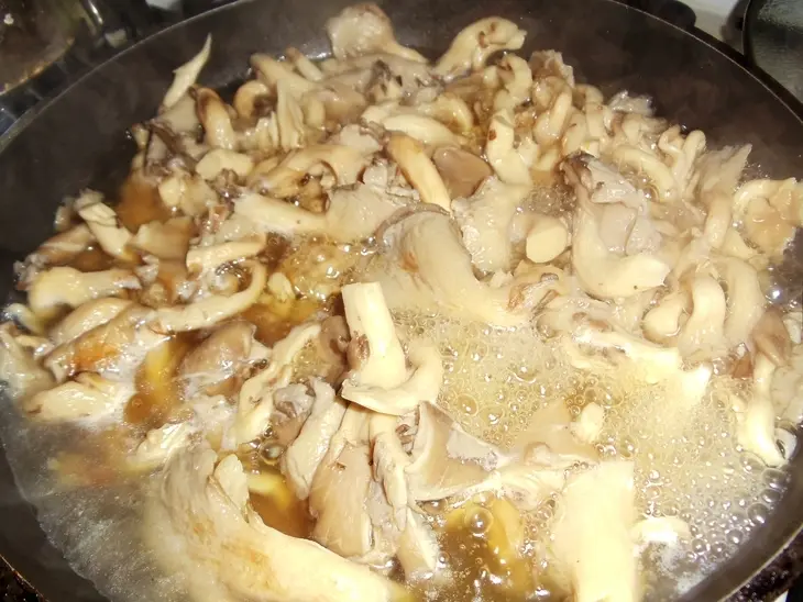 Конвертики с шпинатом, мясом и маслинами+ салат из вешенок  (дуэль): шаг 7