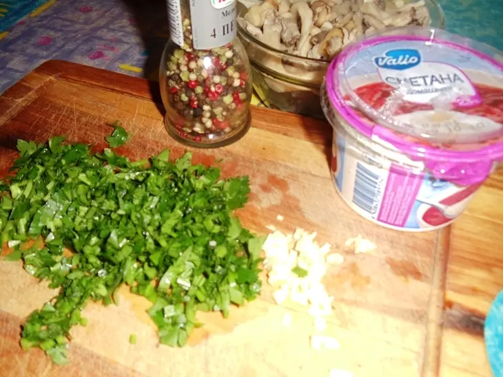 Конвертики с шпинатом, мясом и маслинами+ салат из вешенок  (дуэль): шаг 8