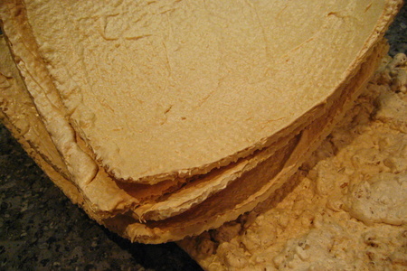 Вафельный торт с безе и пивным кремом: шаг 4