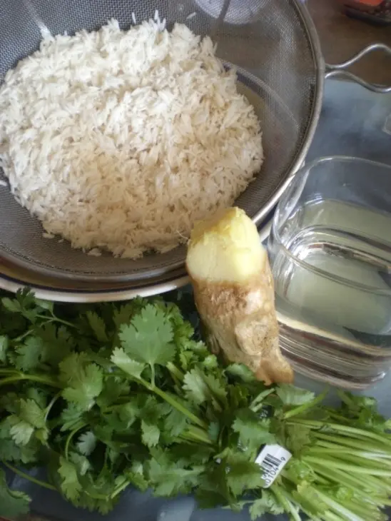 Курочка с рисом  с шафрановым молоком и кориандром: шаг 4