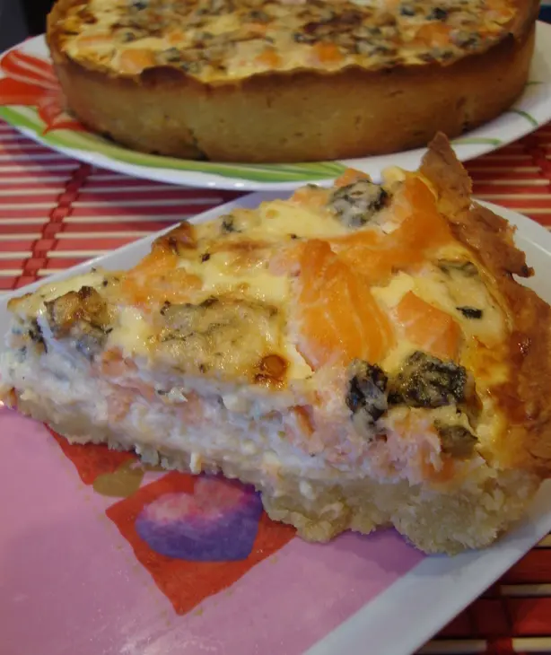 Чесночный киш с форелью,пармезаном и голубым сыром: шаг 4