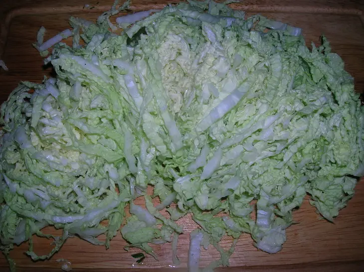 Салат с куриной грудкой, пекинской капустой и сладкой ноткой ( быстро, просто и неожиданно вкусно): шаг 1