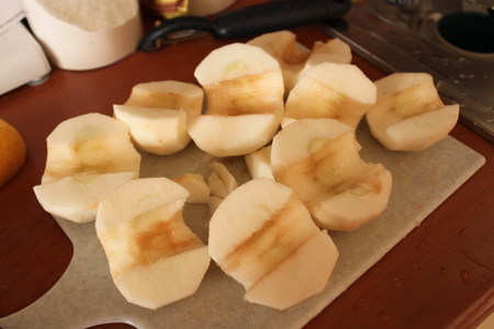 Домашний пирог с яблоками и грецкими орехами: шаг 3