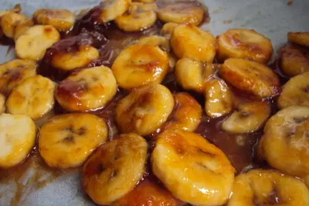 Рулет с «карамельными» бананами со вкусом топленого молока/ дуэль: шаг 3