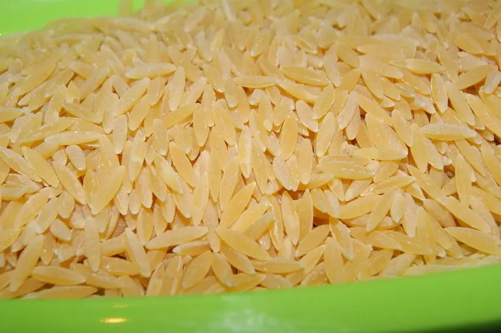Гювеч из курицы и пасты orzo/крифараки/: шаг 2