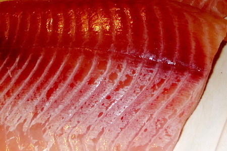 Рыбное филе в зеленой панировке: шаг 1