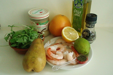 Салат с креветками и фруктами: шаг 1