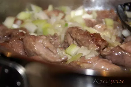Индейка в вине с сухофруктами и миндалем: шаг 2