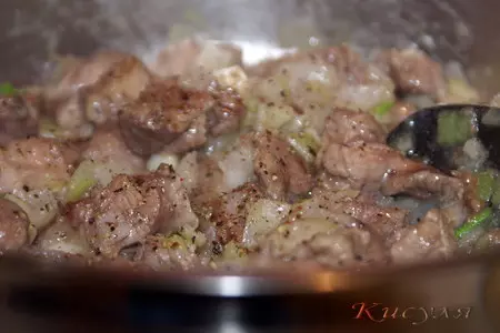 Индейка в вине с сухофруктами и миндалем: шаг 3