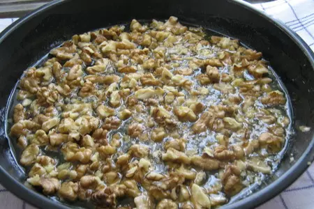 Перевёрнутый пирог с фейхоа и орехами.: шаг 4