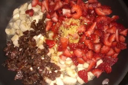 Блинчики из гречневой муки с фруктовым фламбе и сыром: шаг 16
