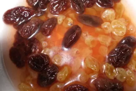 Кекс  на сгущенном молоке с изюмом ("кексюлька" для подружки дашульки): шаг 1