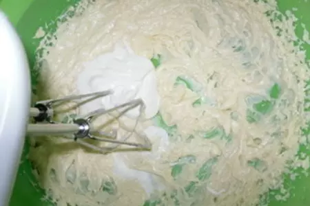 Кекс  на сгущенном молоке с изюмом ("кексюлька" для подружки дашульки): шаг 3