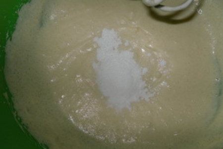 Кекс  на сгущенном молоке с изюмом ("кексюлька" для подружки дашульки): шаг 4