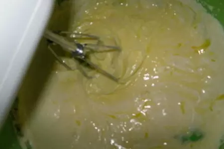 Кекс  на сгущенном молоке с изюмом ("кексюлька" для подружки дашульки): шаг 5