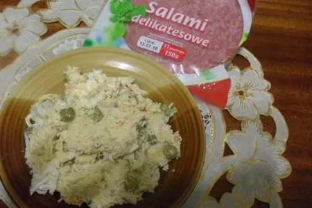 Закусочные рулеты из салями: шаг 2
