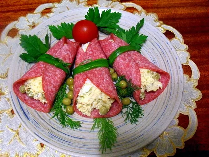 Закусочные рулеты из салями: шаг 4