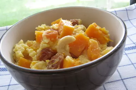 Пшённая каша с тыквой,сухофруктами и орехами.: шаг 5