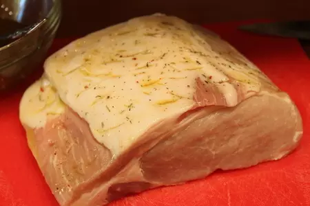 Свинина фаршированая каперсами и оливками: шаг 4