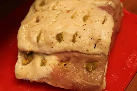 Свинина фаршированая каперсами и оливками: шаг 5