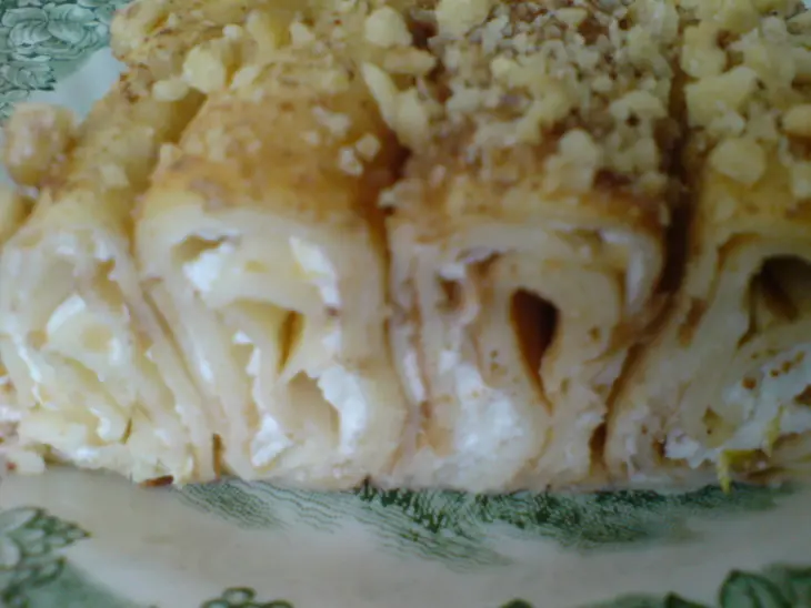 Блинчики,фаршированные творогом,под медово-коричной заливкой: шаг 9