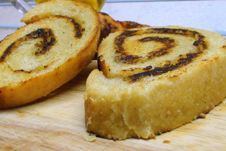 Домашний хлеб на оливковом масле с чесночной пастой и салатом по-испански.: шаг 21