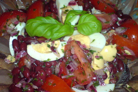 Салат из фасоли,помидоров и яиц: шаг 6