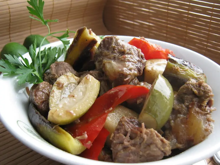 Телятина томлёная - "по-восточному".( с овощами и фейхоа): шаг 6