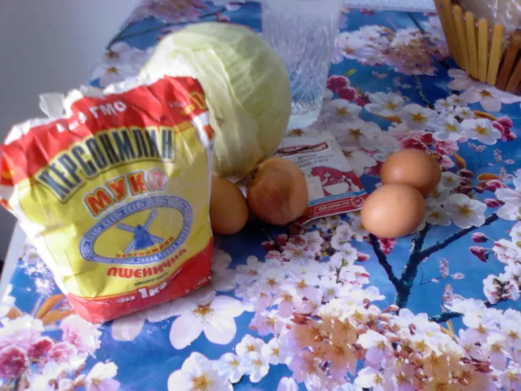 Пирожки с капустой на ужин.: шаг 1