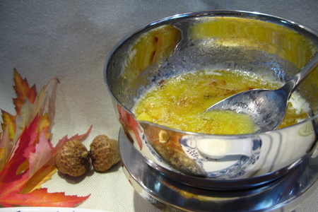 Жаренная в беконе радужная форель со сливочно-хреновым соусом и миндальным маслом: шаг 4
