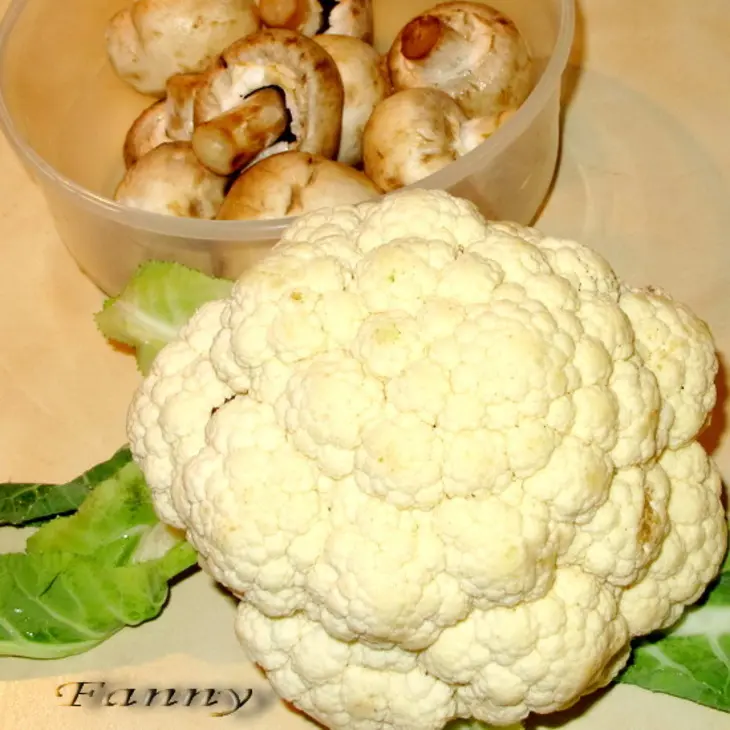 Цветная капуста, запеченная с грибами и сыром: шаг 1