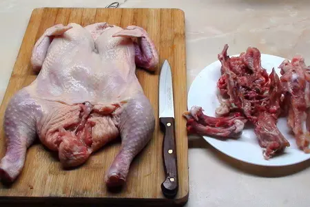 Курочка без костей, фаршированная японскими яичными блинчиками с сыром и паштетом.: шаг 1
