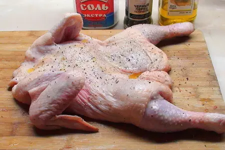 Курочка без костей, фаршированная японскими яичными блинчиками с сыром и паштетом.: шаг 2