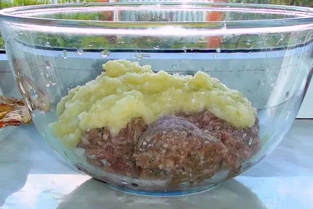 Курочка без костей, фаршированная японскими яичными блинчиками с сыром и паштетом.: шаг 3