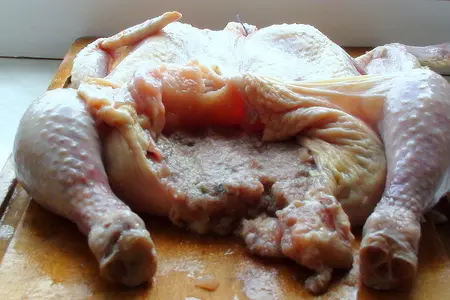 Курочка без костей, фаршированная японскими яичными блинчиками с сыром и паштетом.: шаг 6