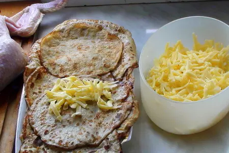 Курочка без костей, фаршированная японскими яичными блинчиками с сыром и паштетом.: шаг 7