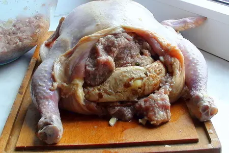 Курочка без костей, фаршированная японскими яичными блинчиками с сыром и паштетом.: шаг 9