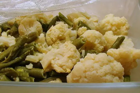 Макароны, запечённые с сырным соусом и цветной капустой.: шаг 2