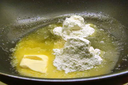 Макароны, запечённые с сырным соусом и цветной капустой.: шаг 3