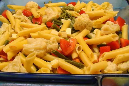 Макароны, запечённые с сырным соусом и цветной капустой.: шаг 6