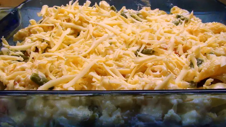 Макароны, запечённые с сырным соусом и цветной капустой.: шаг 8